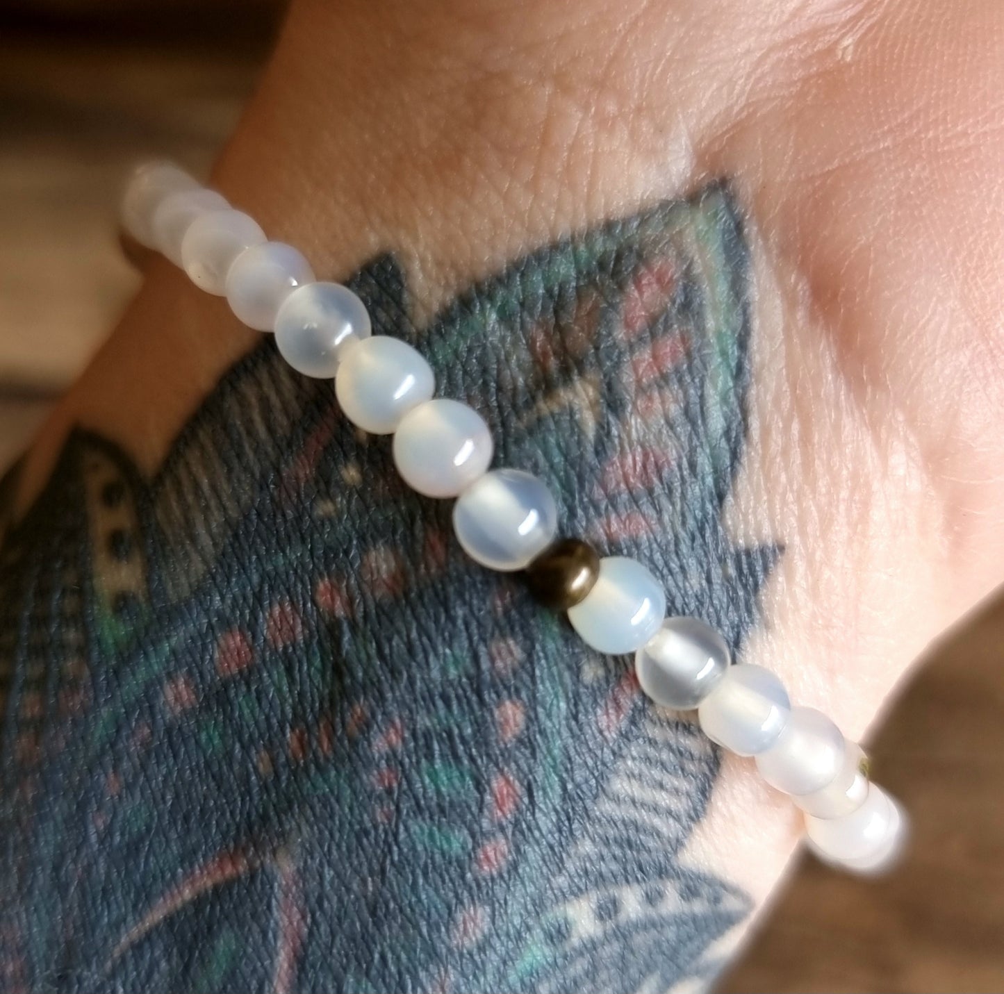 WHITE AGATE ENERGY BRACELET 4mm - ANGEL & SPIRIT GUIDES COMMUNICATION