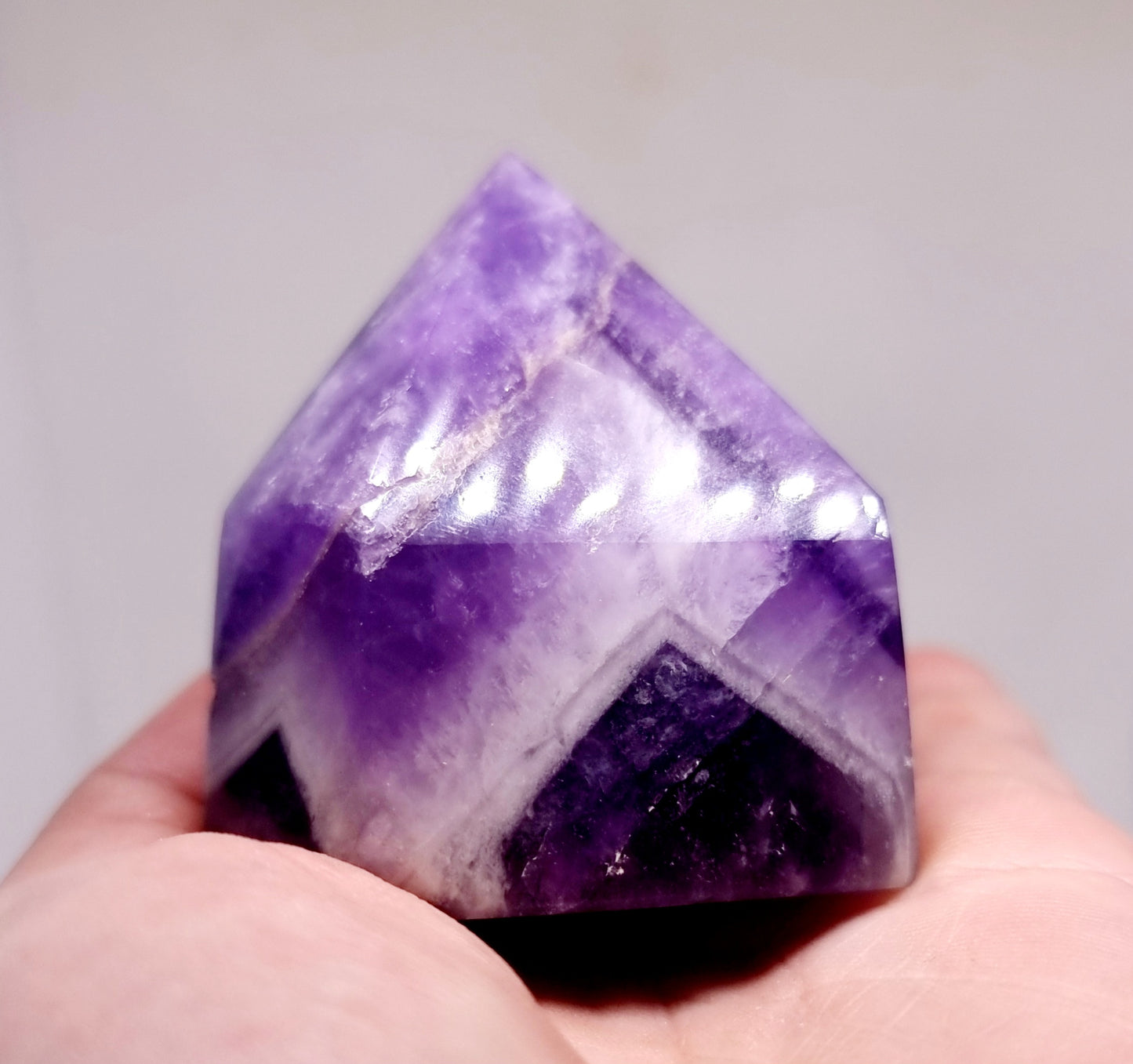 CHEVRON AMETHYST POLISHED TOWER 6 cm (160g) - INTUITION