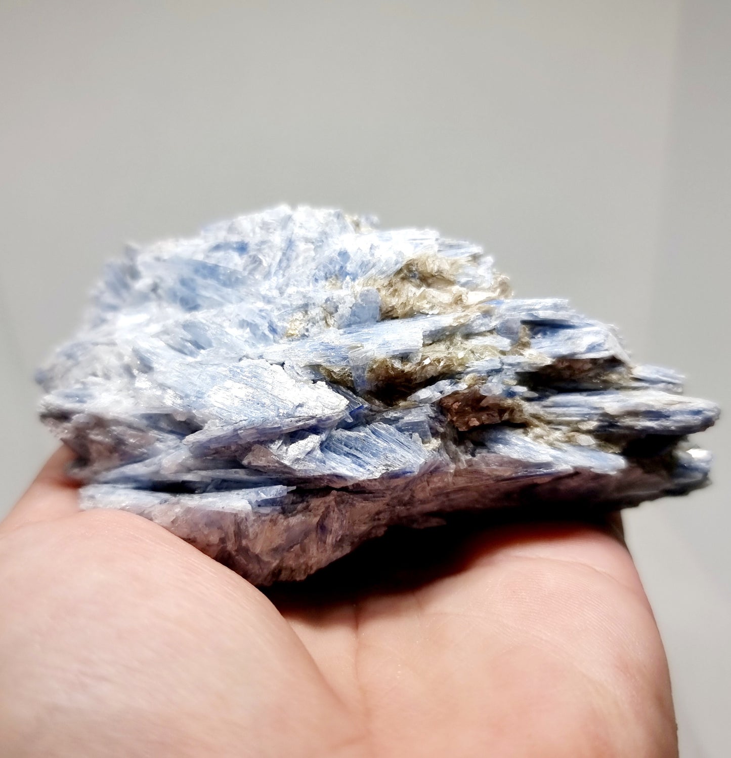 BLUE KYANITE MATRIX SPECIMEN 283 g - GROUNDING & ATTUNEMENT