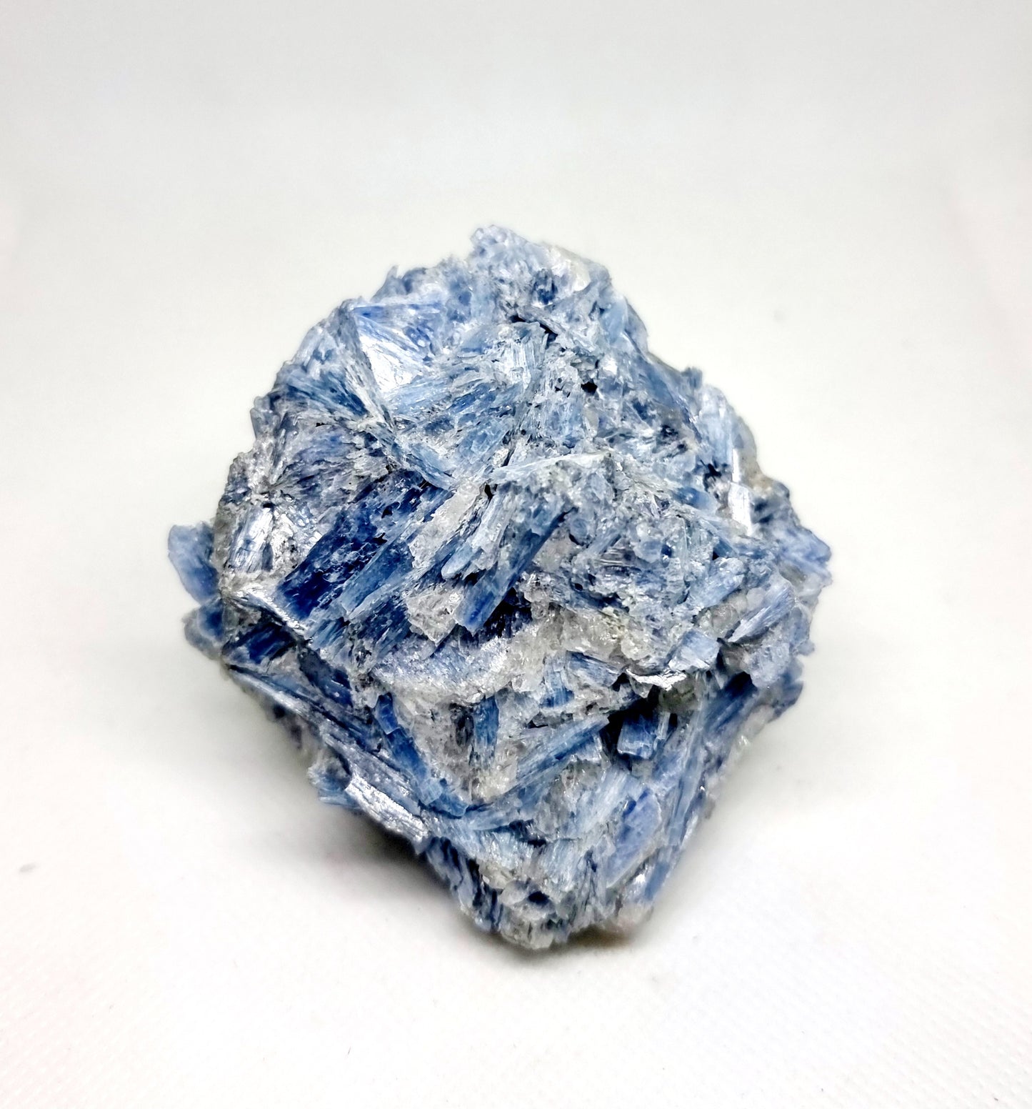 BLUE KYANITE MATRIX SPECIMEN 448 g - GROUNDING & ATTUNEMENT