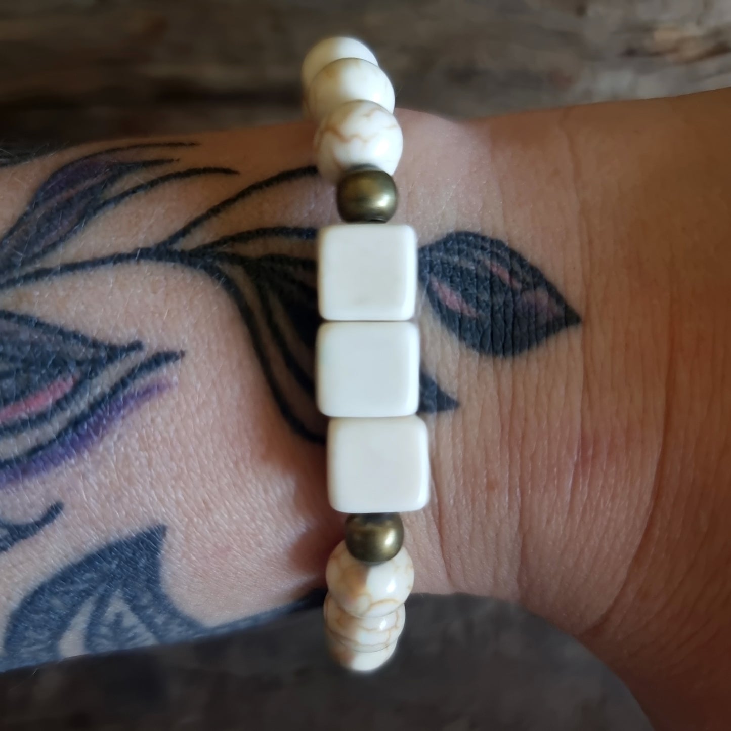 WHITE HOWLITE ENERGY SQ BRACELET 8mm - HIGHER REALMS