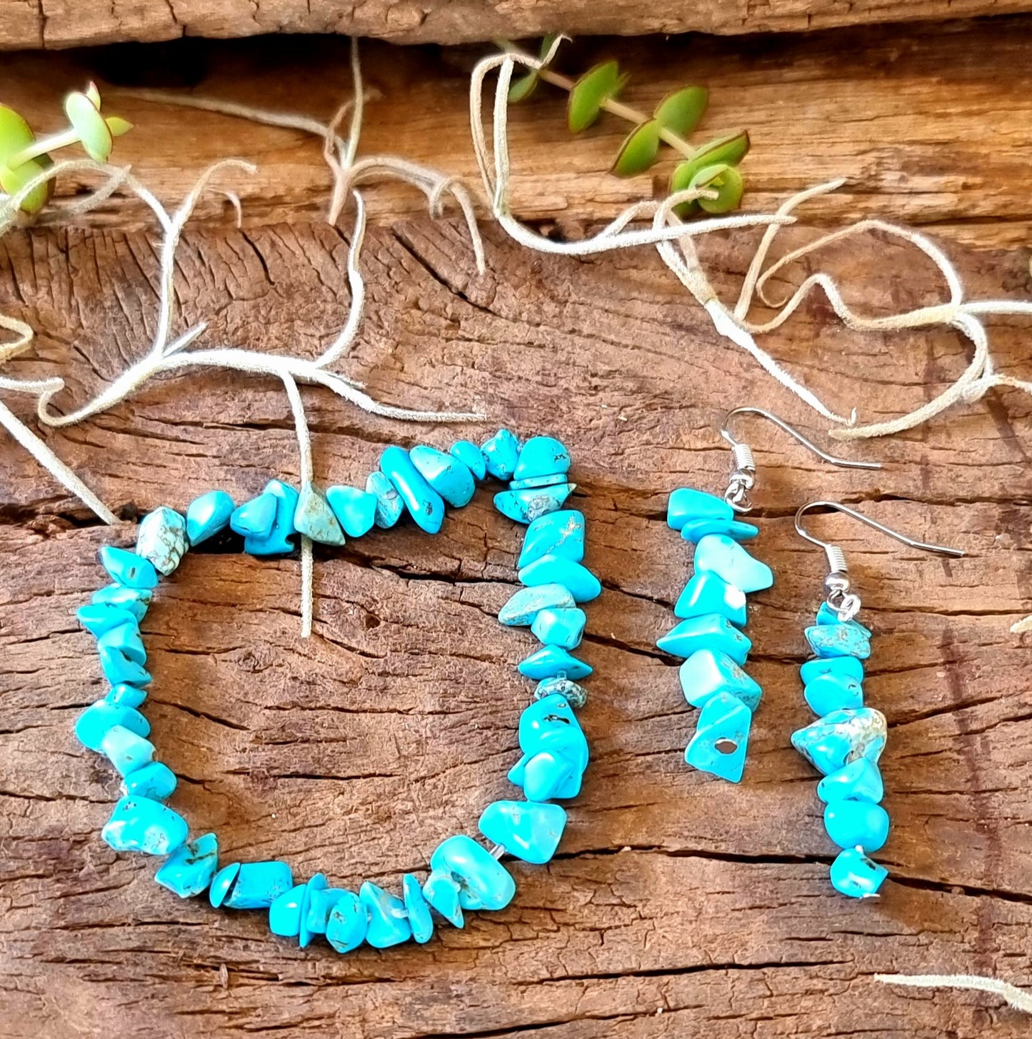 HOWLITE TURQUISE CHIPPED JEWELLERY SET - THE CALMING STONE