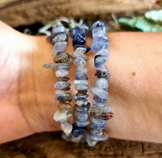 LOLITE MEMORY WIRE BRACELET - WEATHERING THE STORM