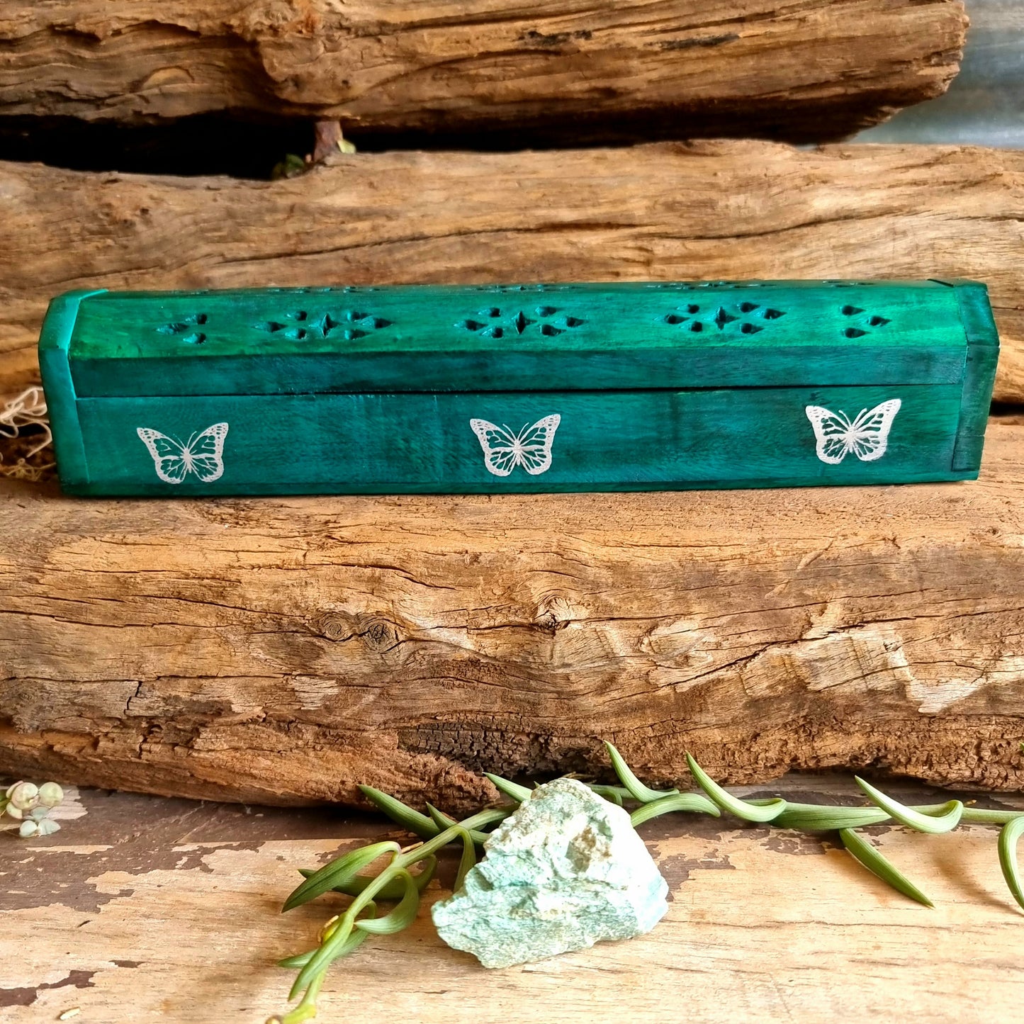 GREEN WOODEN INCENSE HOLDER & BURNER