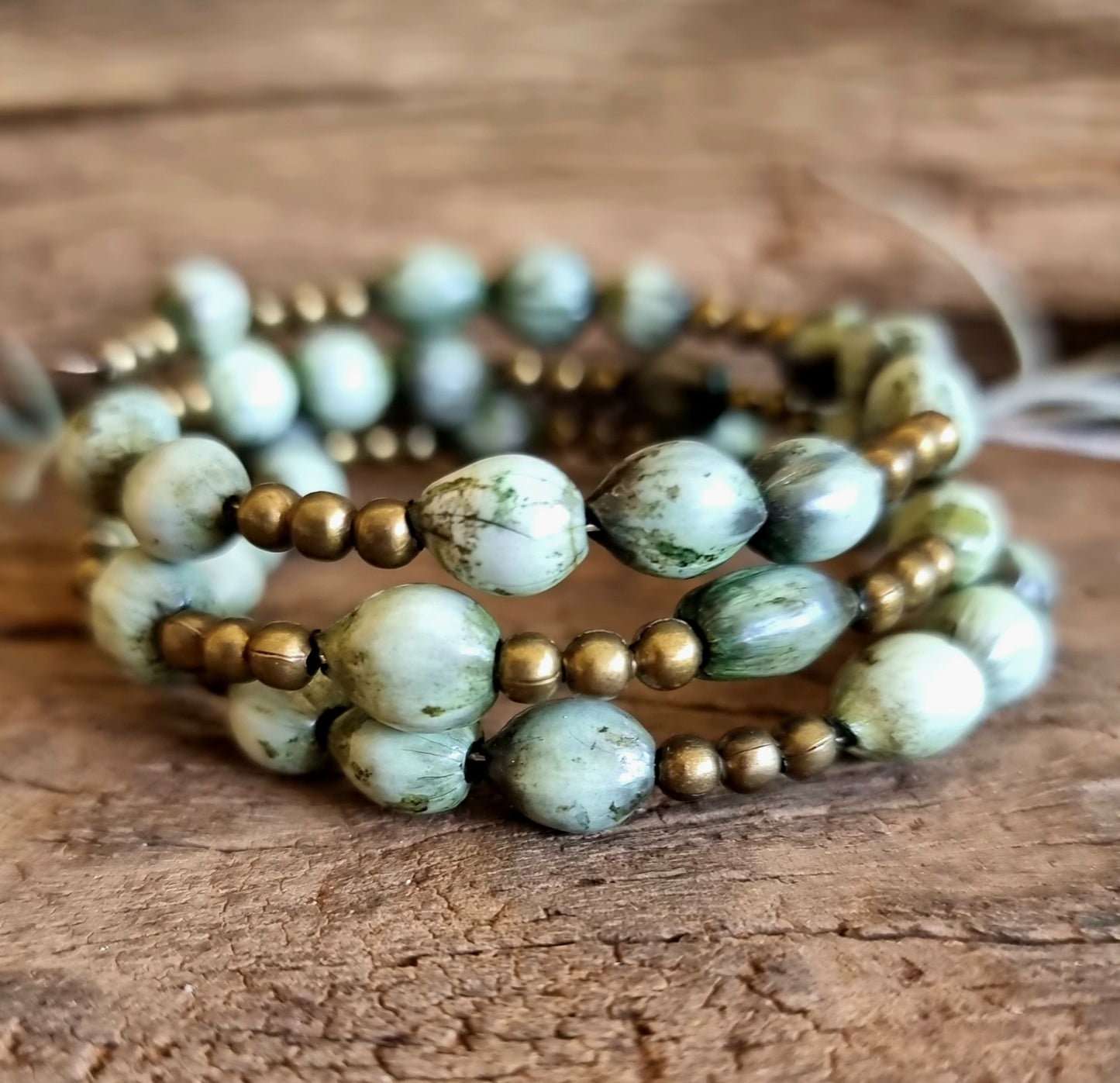 BOHEMIAN GREEN MEMORY WIRE BRACELET