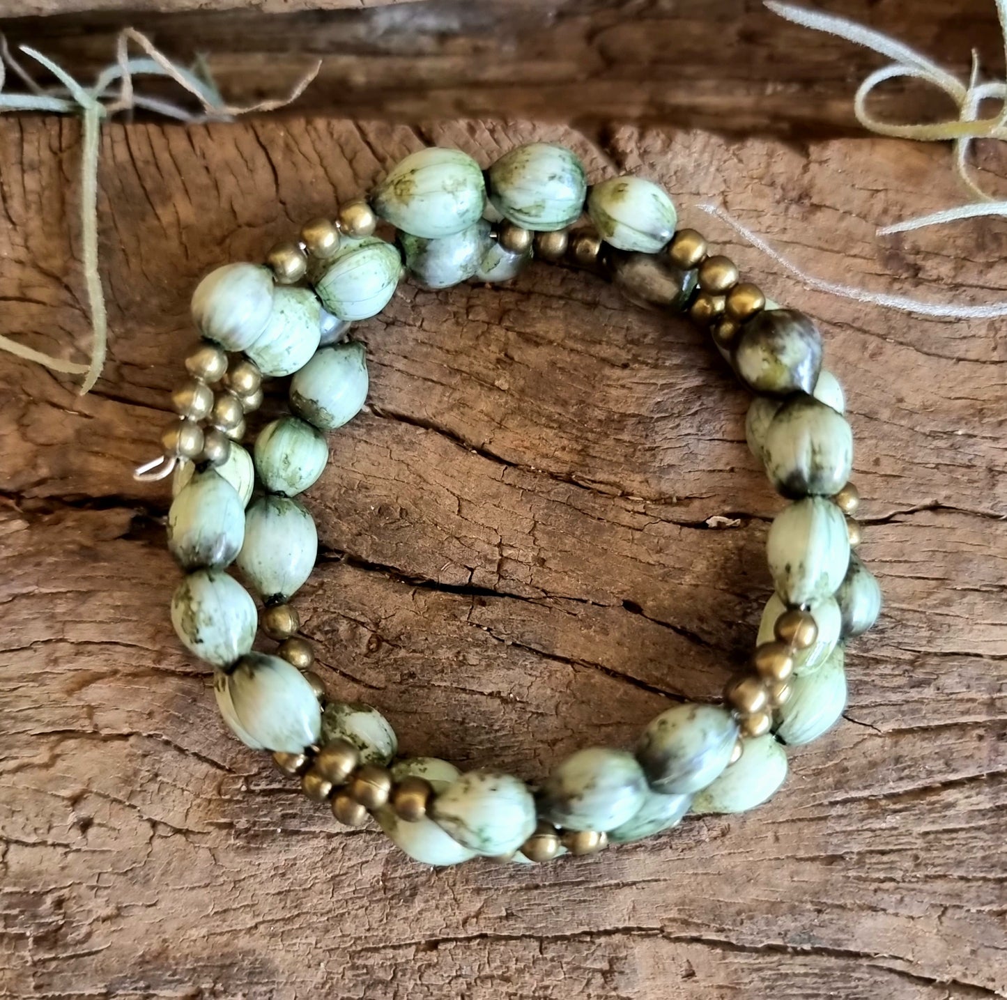 BOHEMIAN GREEN MEMORY WIRE BRACELET