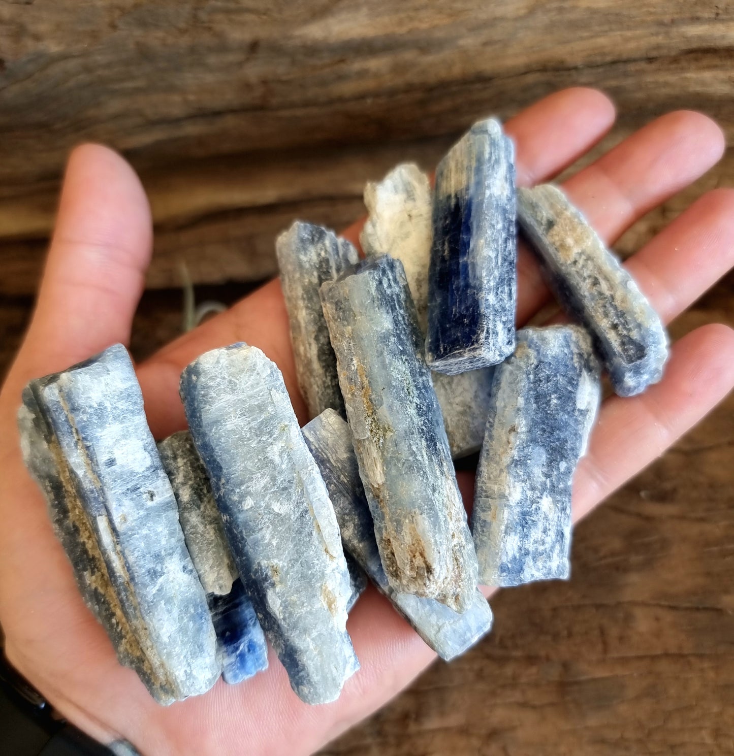 BLUE KYANITE STICKS 5-9cm - GROUNDING & ATTUNEMENT