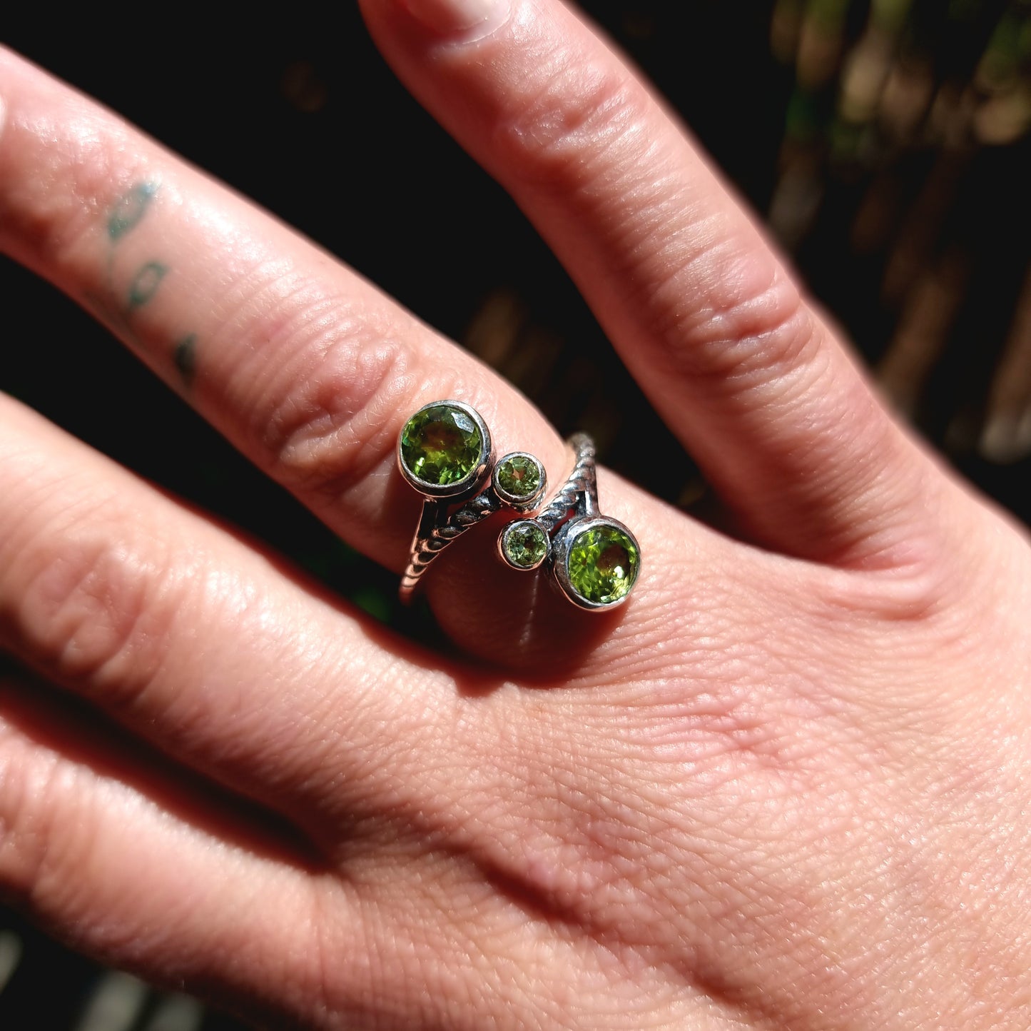 PERIDOT RING IN 925 SILVER SIZE 6 - BALANCE & PROTECTION