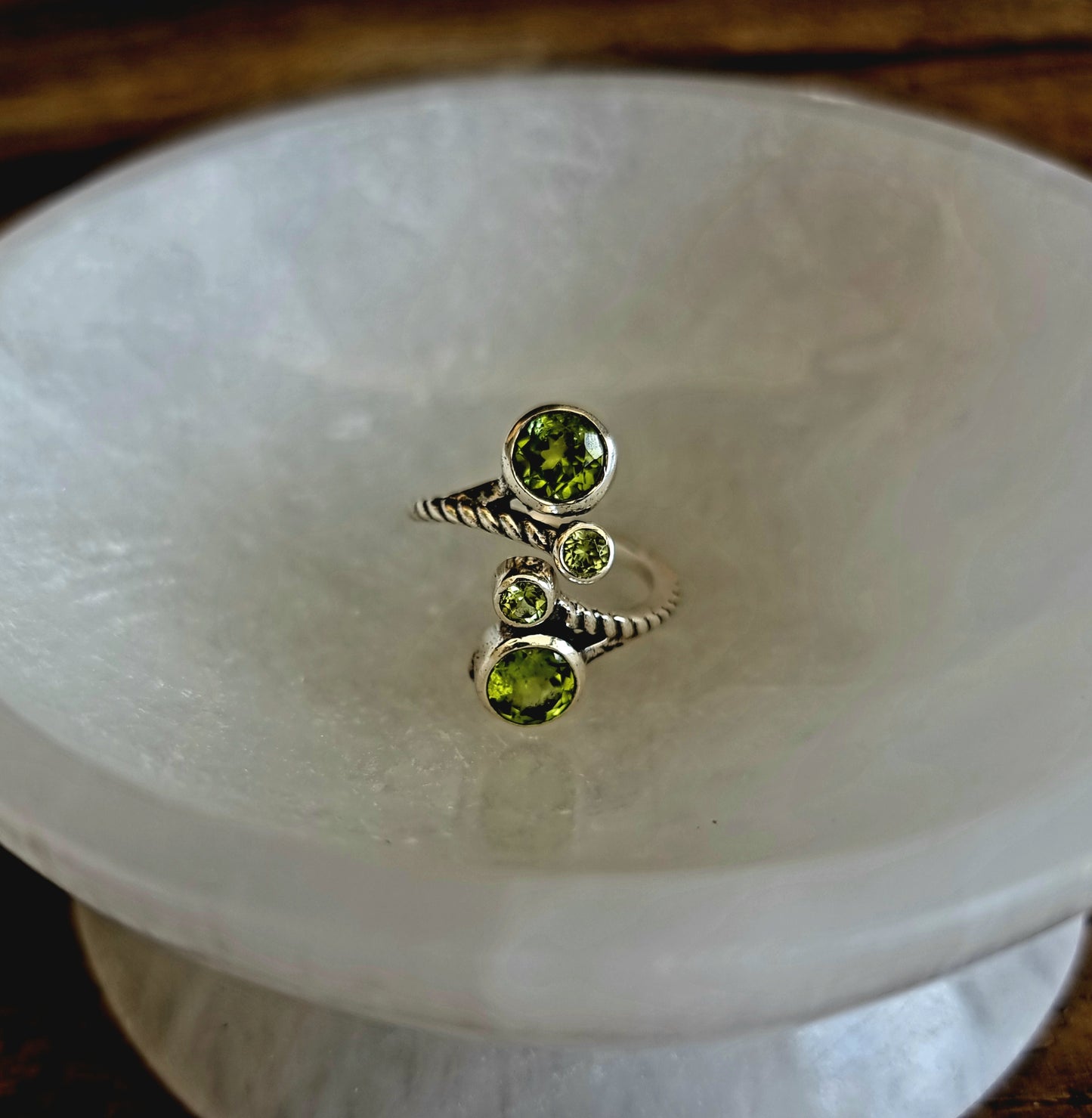 PERIDOT RING IN 925 SILVER SIZE 6 - BALANCE & PROTECTION